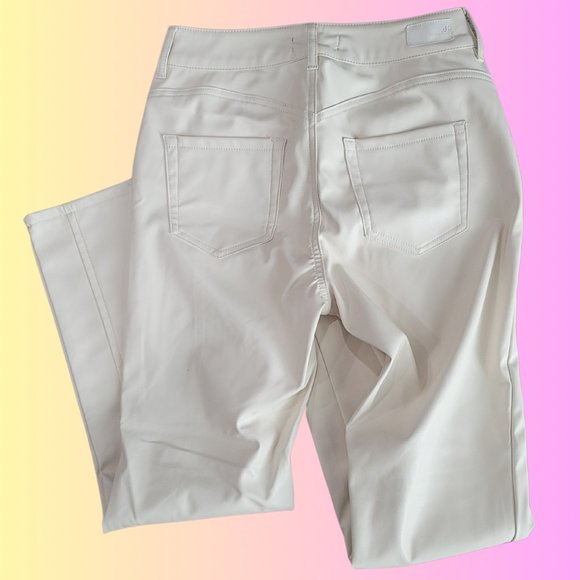 CREAM COLORED FAUX LEATHER JEANS STYLE PANTS SIZE 8 - Picture 2 of 5
